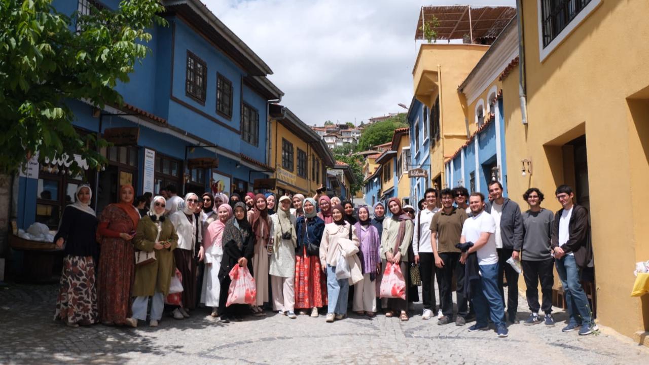 İBN HALDUN ÜNİVERSİTESİ ÖĞRENCİLERİNİN BULDAN ÇIKARMASI