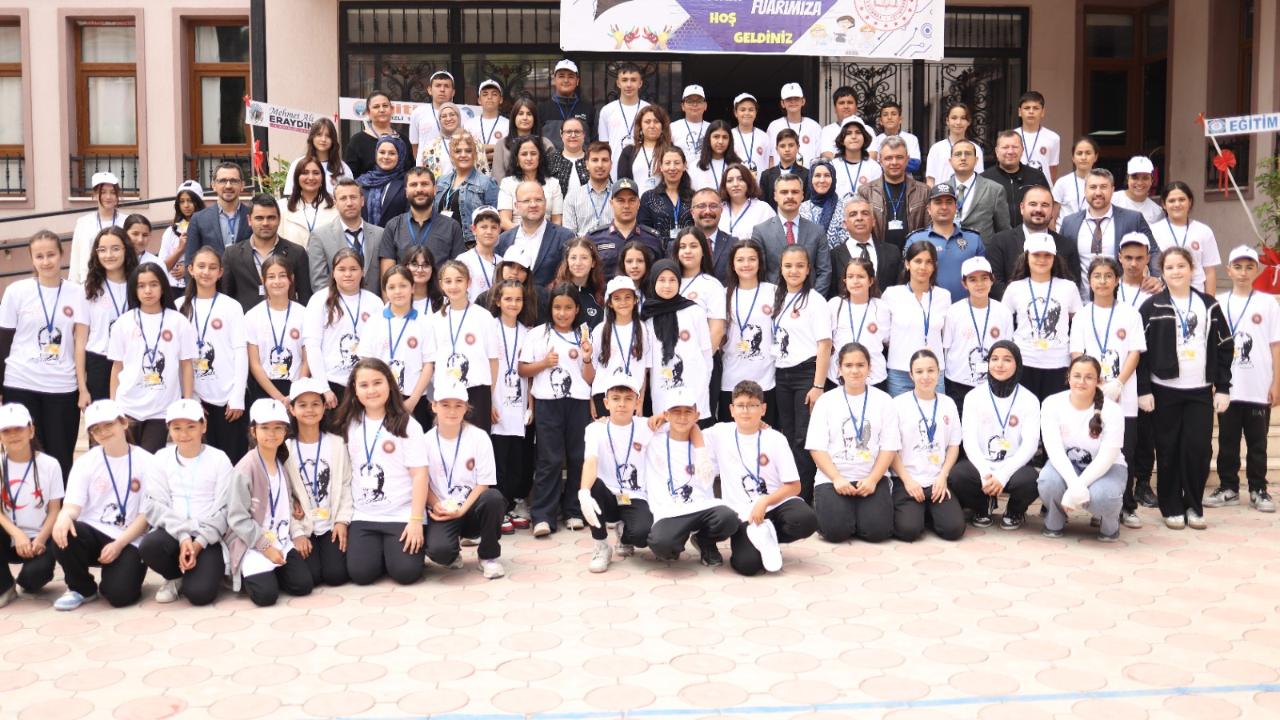 ÖĞRENCİLER PROJELERİNİ SERGİLEDİ