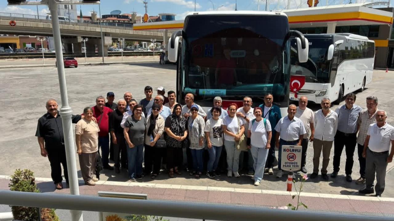 İYİ PARTİLİLER BAYRAK AÇMAYA GİTTİ