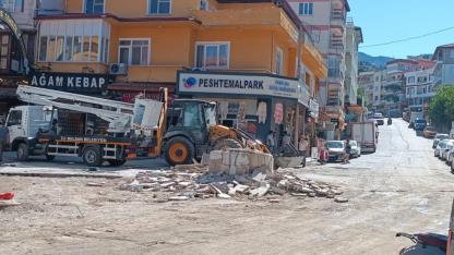 SAAT KULESİ YIKILDI