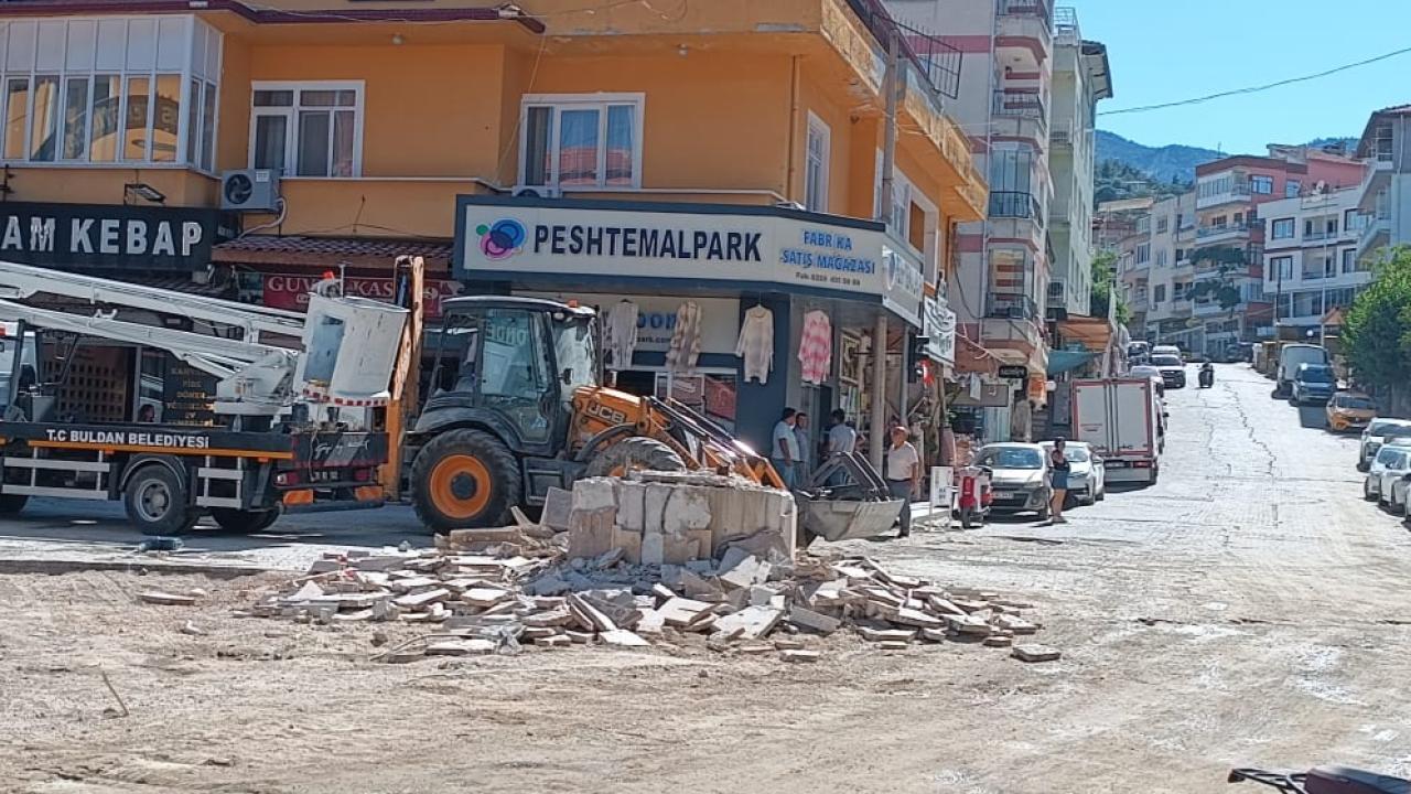 SAAT KULESİ YIKILDI